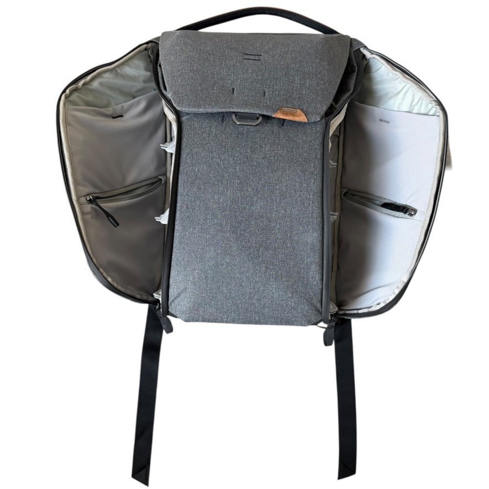 Peak Design Everyday Backpack 30L V2 Unisex Charcoal Gray Camera Travel Bag GUC - Picture 16 of 16